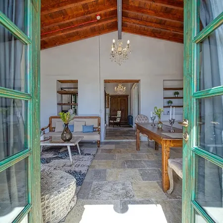 Oinou Strata - Adults Only 4*