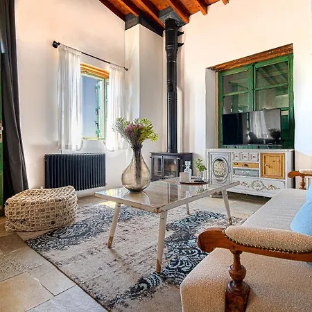 Oinou Strata - Adults Only Bed & Breakfast