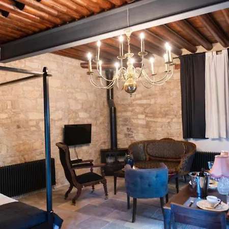 Oinou Strata - Adults Only