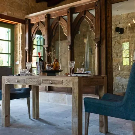 Oinou Strata - Adults Only Bed & Breakfast