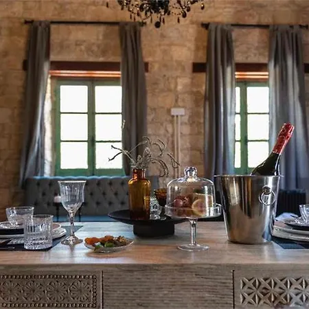 Oinou Strata - Adults Only 4*