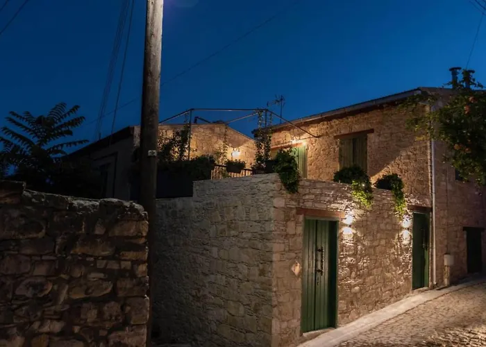 Oinou Strata - Adults Only 4*