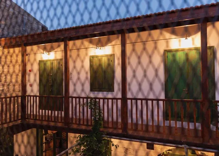 Oinou Strata - Adults Only Vouni