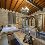 Oinou Strata - Adults Only Vouni