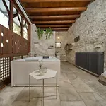 Oinou Strata - Adults Only 4*