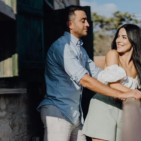 Oinou Strata - Adults Only