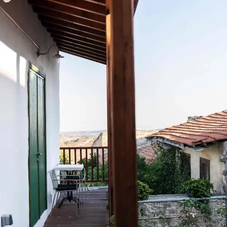 Oinou Strata - Adults Only Bed & Breakfast