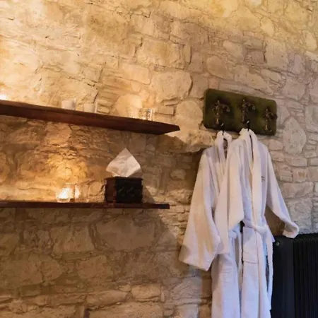 Oinou Strata - Adults Only