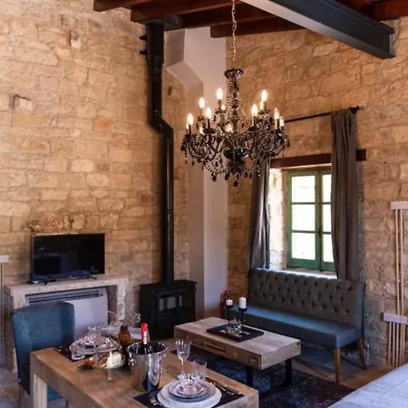 Oinou Strata - Adults Only Vouni