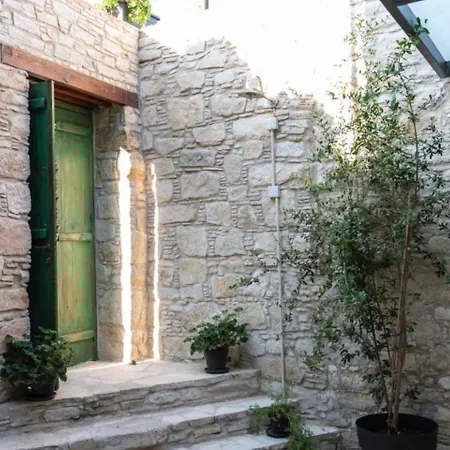 Oinou Strata - Adults Only 4*