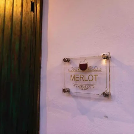 Oinou Strata - Adults Only Bed & Breakfast