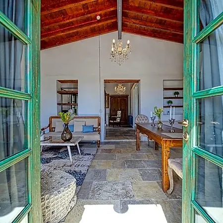 Oinou Strata - Adults Only Bed & Breakfast