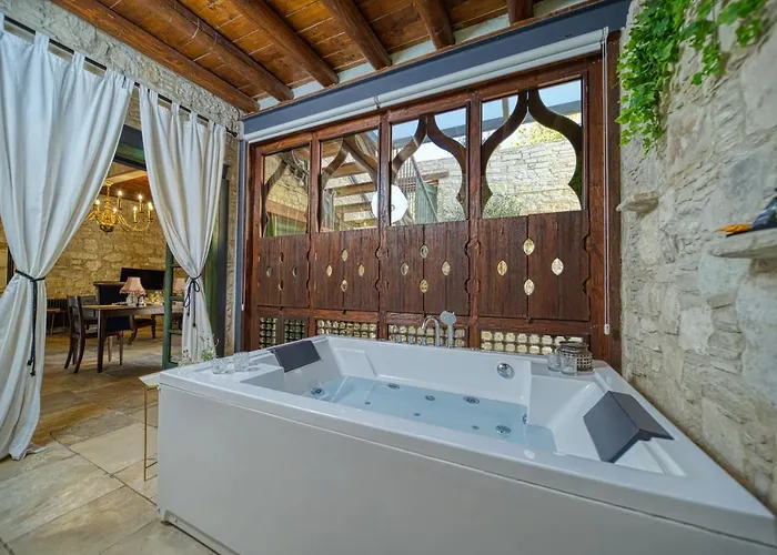 Oinou Strata - Adults Only Bed & Breakfast