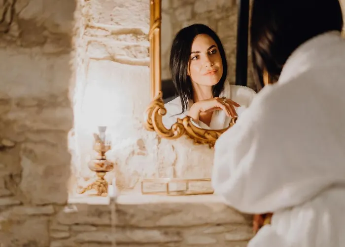 Oinou Strata - Adults Only