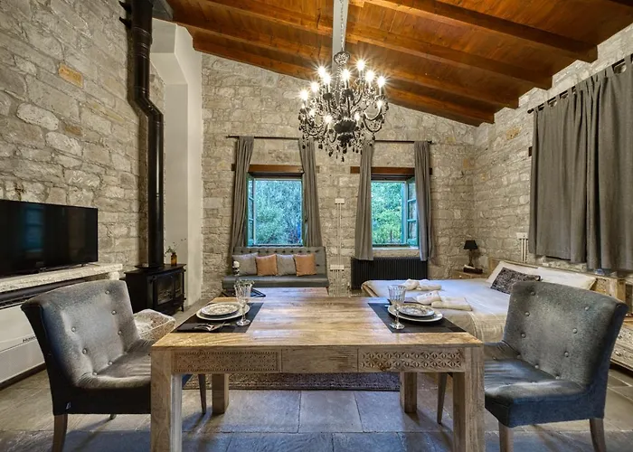 Oinou Strata - Adults Only