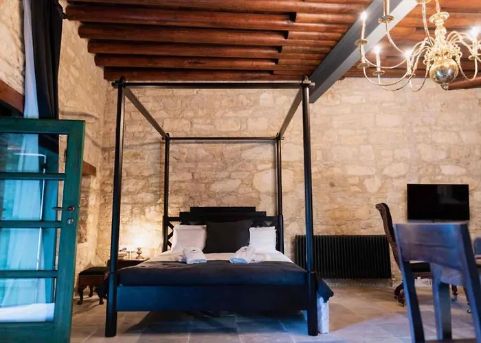 Oinou Strata - Adults Only 4*