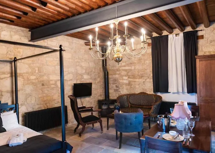 Oinou Strata - Adults Only