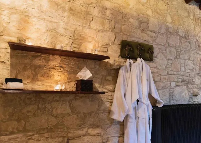 Oinou Strata - Adults Only