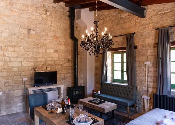 Oinou Strata - Adults Only Vouni