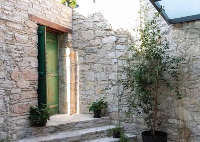 Oinou Strata - Adults Only 4*