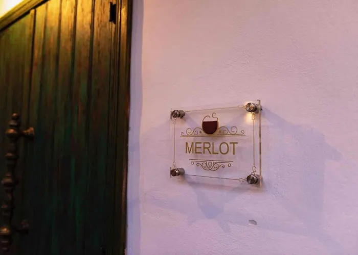 Oinou Strata - Adults Only Bed & Breakfast