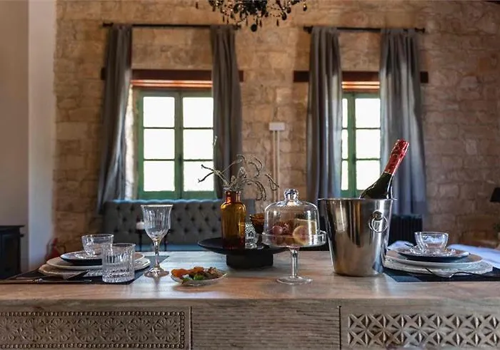 Oinou Strata - Adults Only 4*